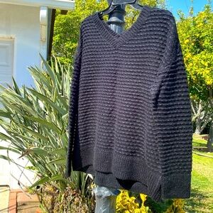 BLACK V NECK LUMIERE LONG SLEEVE SWEATER - Large Cozy! NWOT